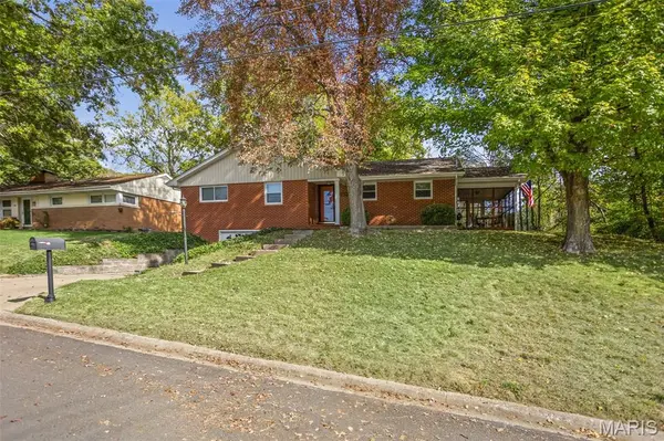 138 Dalewood DR, East Alton, IL 62024