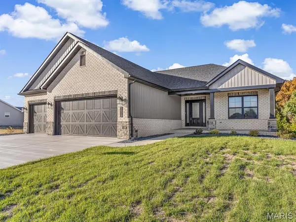 1013 Waymaker LN, Waterloo, IL 62298