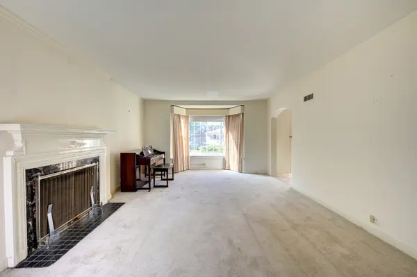 7741 S Paxton AVE, Chicago, IL 60649