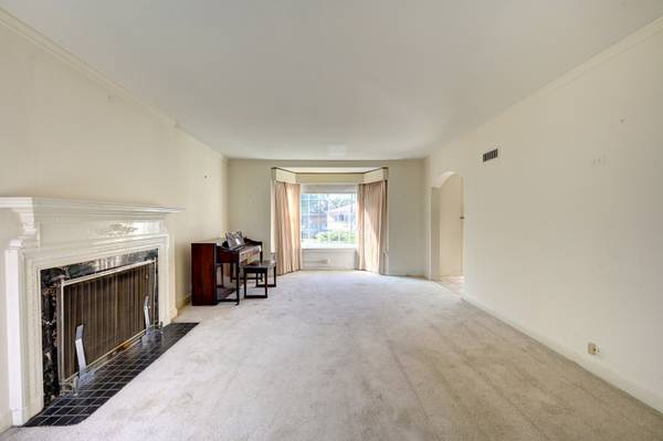 7741 S Paxton AVE, Chicago, IL 60649