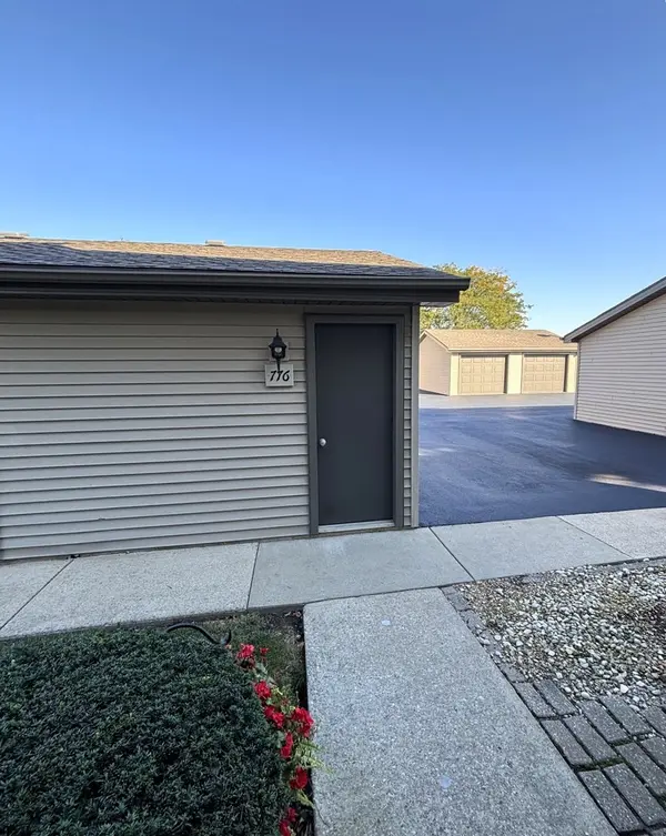 776 Lake RD #776, New Lenox, IL 60451