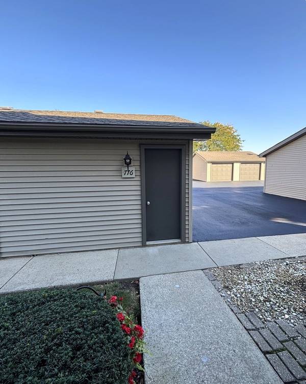 776 Lake RD #776, New Lenox, IL 60451