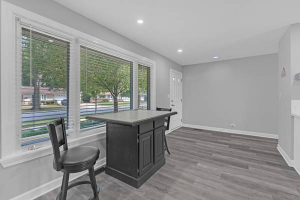 224 Redwood AVE, Elk Grove Village, IL 60007