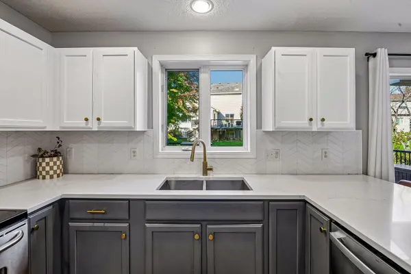 755 Riesgraf RD, Carver, MN 55315