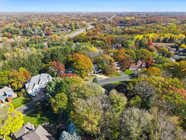4640 Parkcliff DR, Eagan, MN 55123