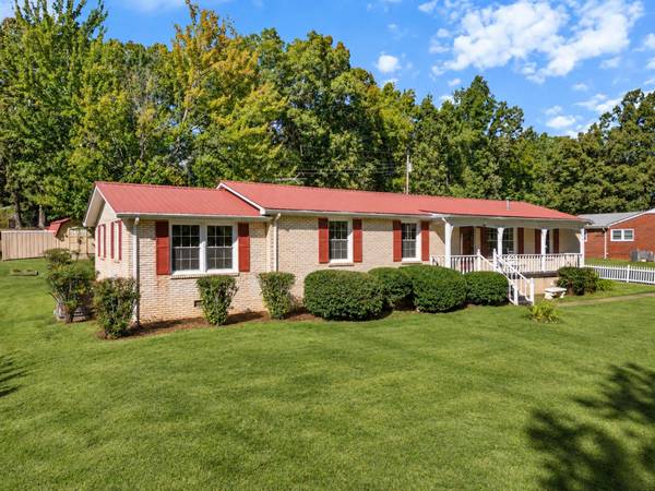 108 S Hummingbird Ln, Dickson, TN 37055