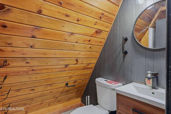 1161 Ski Mountain Rd, Gatlinburg, TN 37738