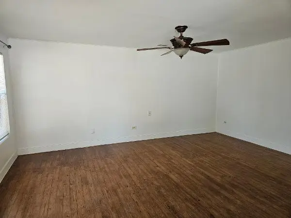406 Lexington RD, Elgin, TX 78621