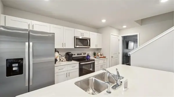 312 NE 194th CT, Smithville, MO 64089