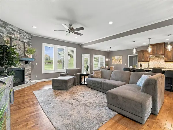 1205 SE Woodbine DR, Blue Springs, MO 64014