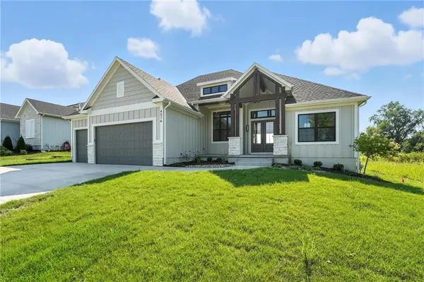4368 Tee Box DR, Basehor, KS 66007