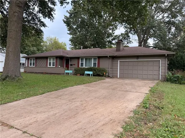 409 W 96th TER, Kansas City, MO 64114
