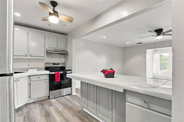 211 FERNWOOD CIR #211, Seminole, FL 33777