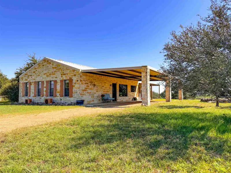 112 Centerfield, Llano, TX 78643