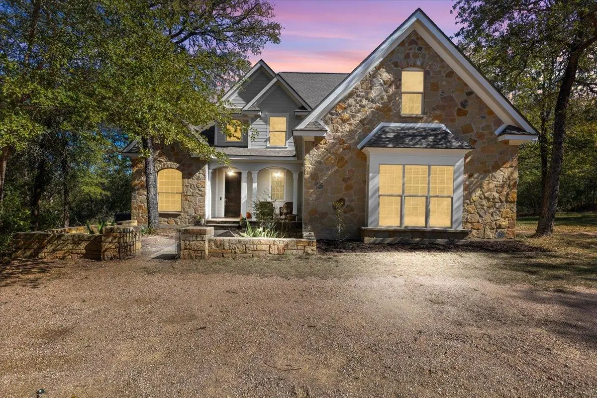 206 Laura LN, Bastrop, TX 78602