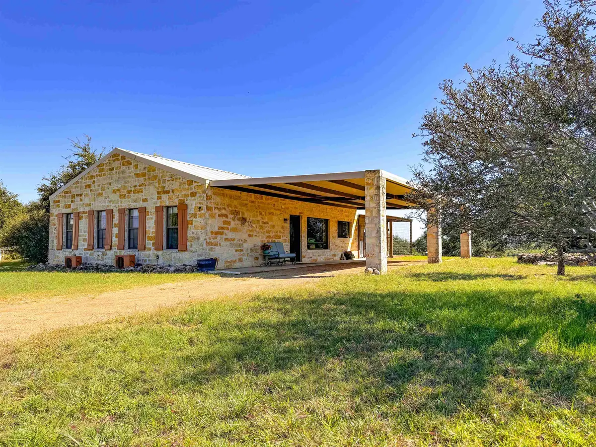 112 Centerfield, Llano, TX 78643