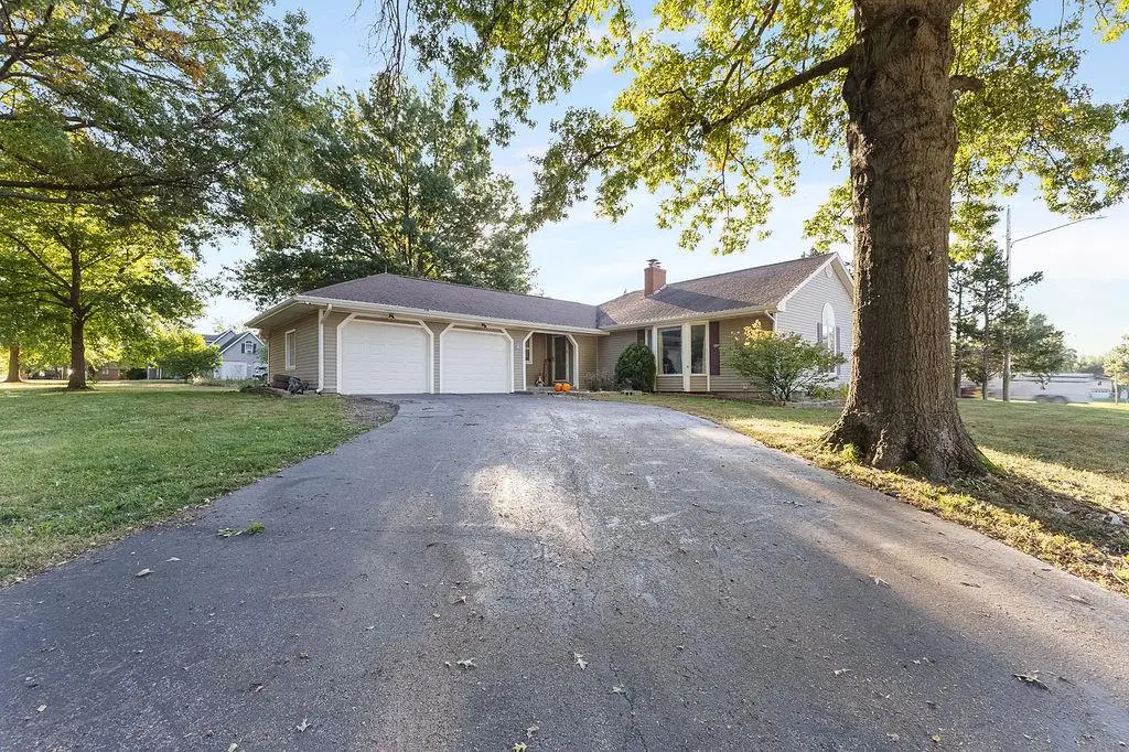 44 Hubbard PL, Lathrop, MO 64465