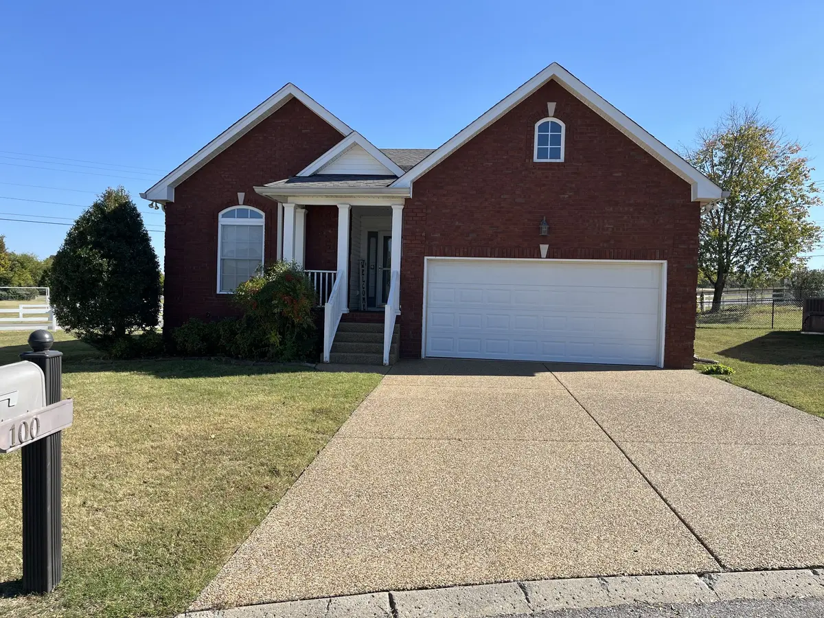 100 Cambridge Dr, Gallatin, TN 37066