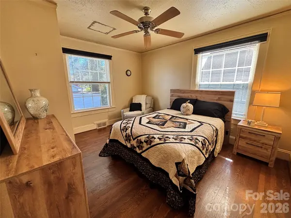 323 4th Street PL SW, Hickory, NC 28602