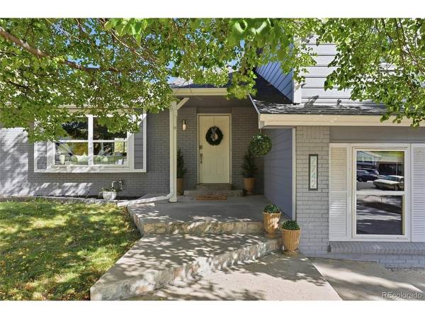 7742 S Penrose, Littleton, CO 80122