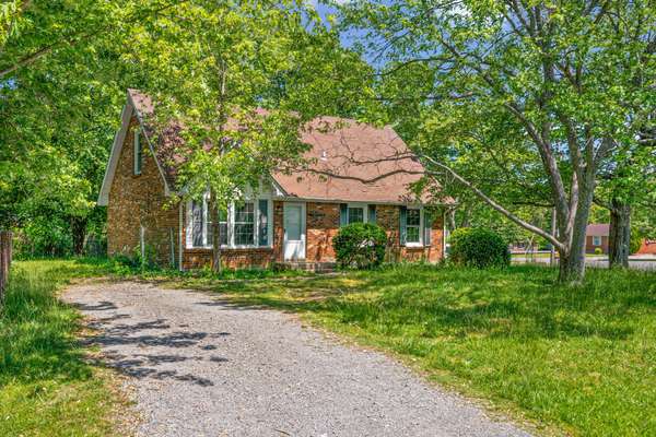 397 Elaine Dr, Clarksville, TN 37042