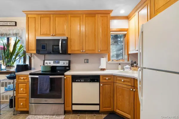 18 Nims AVE, West Babylon, NY 11704