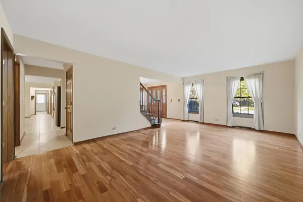 943 E Gartner RD, Naperville, IL 60540