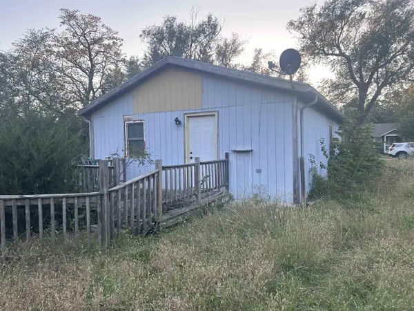 210 N 10th St, Herington, KS 67449