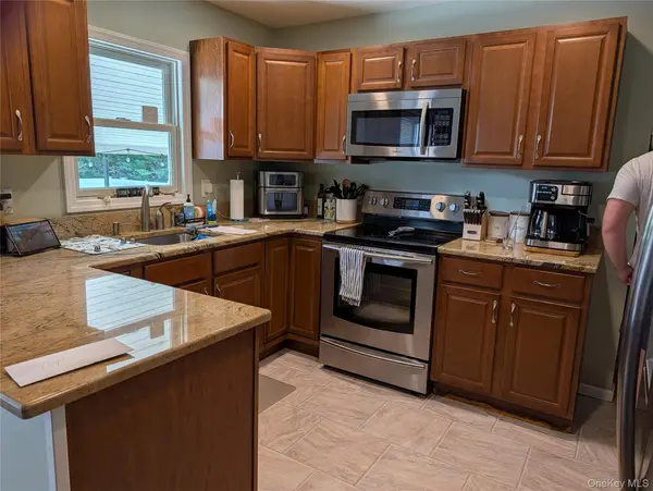 35 Sheridan ST, Huntington, NY 11743