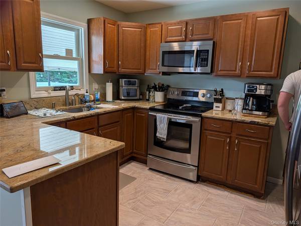 35 Sheridan ST, Huntington, NY 11743