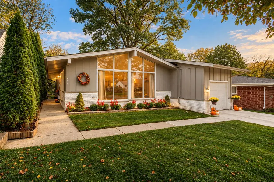 604 Elmhurst ST, Valparaiso, IN 46385