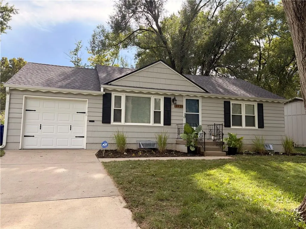 7721 W 65th TER, Overland Park, KS 66202