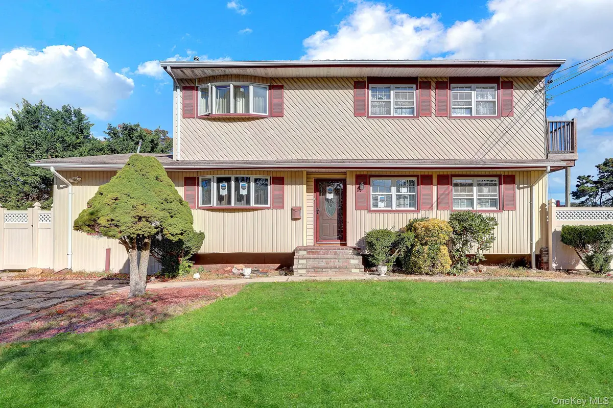 247 Delaware AVE, Bay Shore, NY 11706