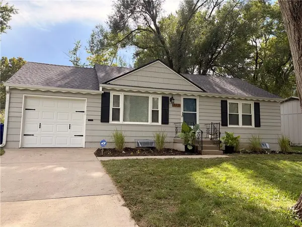 7721 W 65th TER, Overland Park, KS 66202