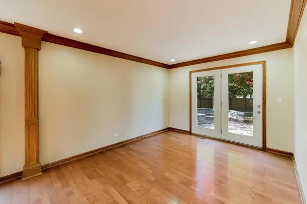 4230 Eisenhower CIR, Hoffman Estates, IL 60192