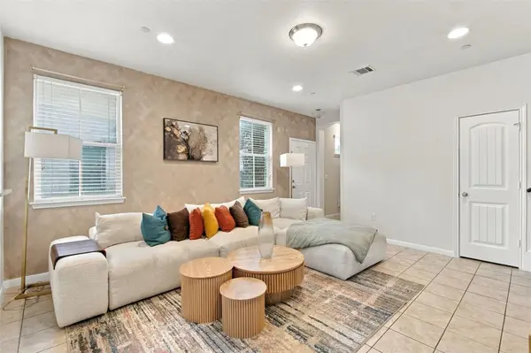 2880 Donnell DR #304, Round Rock, TX 78664