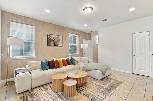 2880 Donnell DR #304, Round Rock, TX 78664