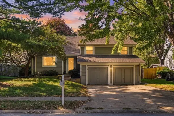 1819 S Stagecoach DR, Olathe, KS 66062