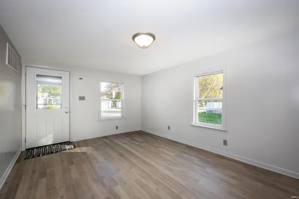 562 E Franklin ST, Berne, IN 46711-2210