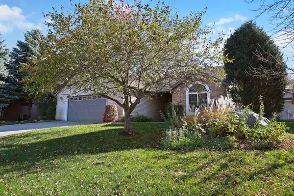 1004 Oak Pond DR, Sartell, MN 56377