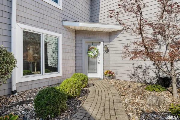 524 HARBOR POINTE DR #524, East Peoria, IL 61611