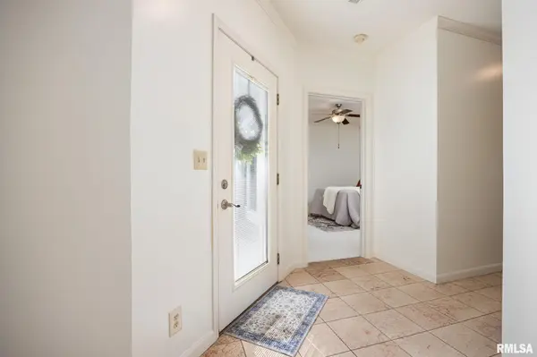 524 HARBOR POINTE DR #524, East Peoria, IL 61611