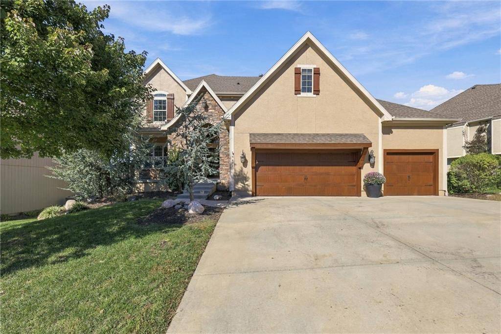 9428 W 157th PL, Overland Park, KS 66221