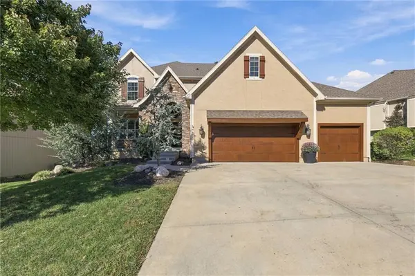 9428 W 157th PL, Overland Park, KS 66221