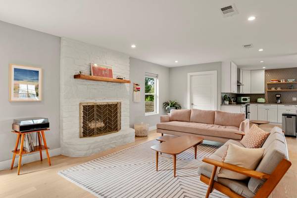 2704 Little John LN, Austin, TX 78704