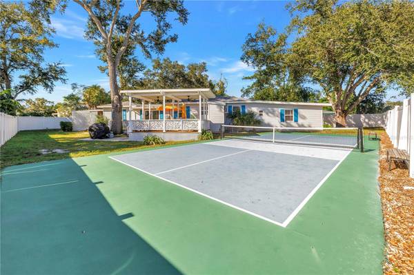 10804 SEMINOLE DR N, St Petersburg, FL 33708