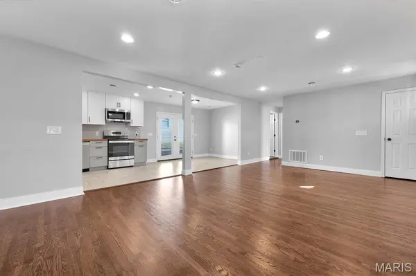 1221 Louisville AVE, St Louis, MO 63139