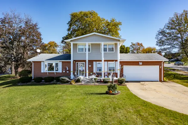 605 E 78th PL, Merrillville, IN 46410