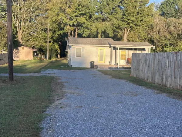 141 Short St, Athens, TN 37303