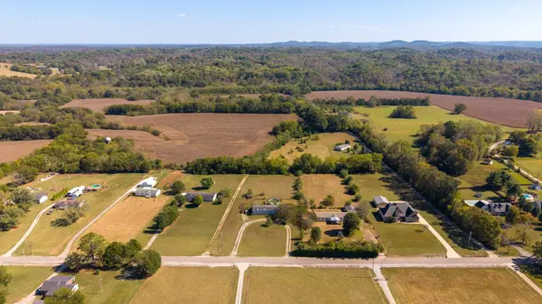 1739 Seavy Hight Rd, Columbia, TN 38401